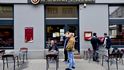 Říjnové zavírání pražské restaurace U Divadla kvůli druhé vlně koronaviru