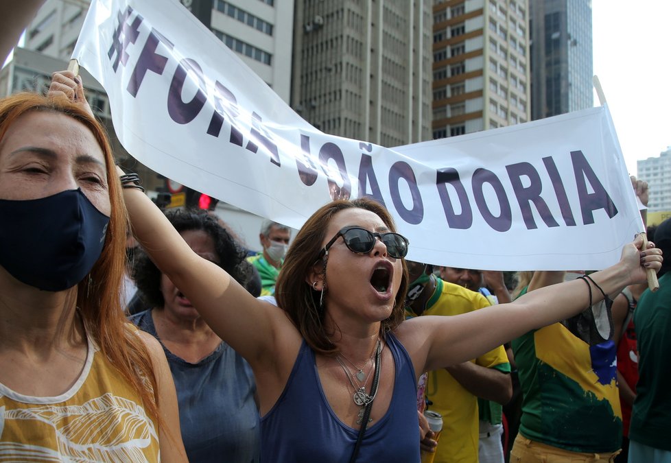 Koronavirus v Brazílii: Lidé protestují proti restrikcím zavedeným vládou.
