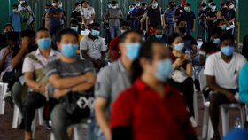Dodržování bezpečnostních opatření během pandemie koronaviru v Singapuru (9. 6. 2020)