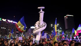 Koronavirus v Rumunsku: Protesty proti vládním opatření proti šíření covid-19 (4.10.2021)