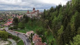 Koronavirus v Rumunsku: Rumuni se mohou nechat očkovat proti covidu v Drákulově hradu