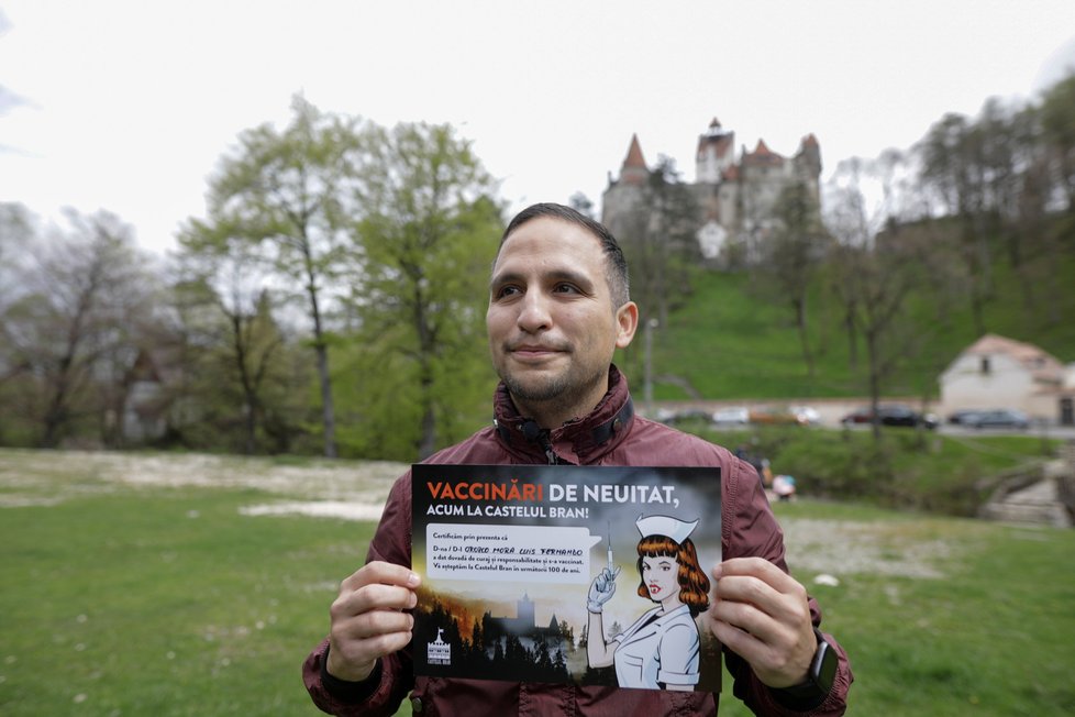 Koronavirus v Rumunsku: Rumuni se mohou nechat očkovat proti covidu v Drákulově hradu