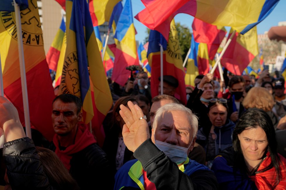 Koronavirus v Rumunsku: Protesty antirouškařů proti vládní opatřením proti šíření nemoci covid-19 (3.10.2021)