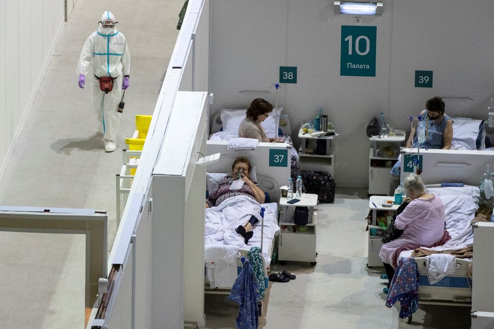 Boj s koronavirem v polní nemocnici v Moskvě