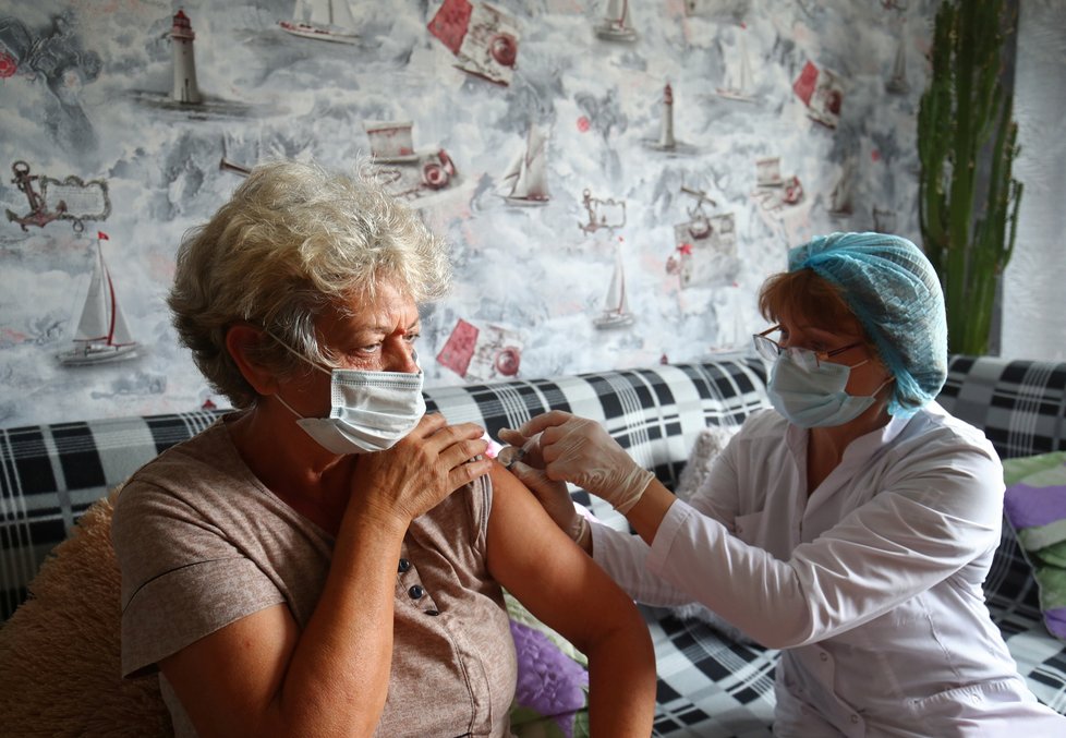 Koronavirus v Rusku: Očkování rezidentů vesnice Loznoe ve volgogradské oblasti, (28.06.2021).