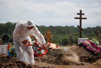 Za jediný den 890 mrtvých: Rusko čelí další vlně, nově nakažených je nejvíc od ledna