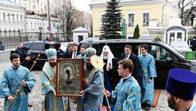 Ruská pravoslavná církev se modlí za oběti koronaviru (4. 4. 2020).