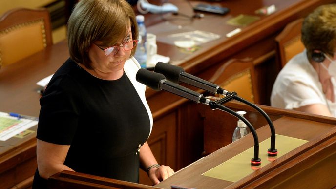 Vicepremiérka Alena Schillerová (za ANO) ve Sněmovně (23. 6. 2020)