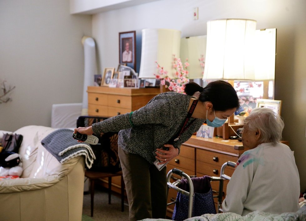 Po roce první návštěvy v domově důchodců Nikkei Manor, Seattle, stát Washington.