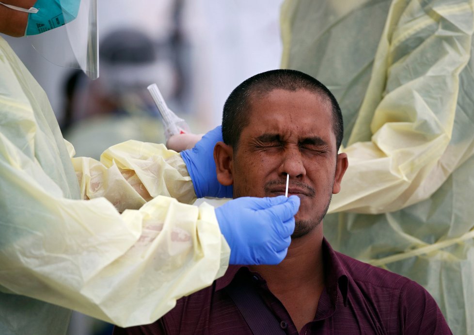 V Singapuru pokračuje testování na koronavirus (15.5.2020)