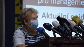 Ředitelka pražské hygienické stanice Zdeňka Jágrová na tiskové konferenci (3.8.2020)