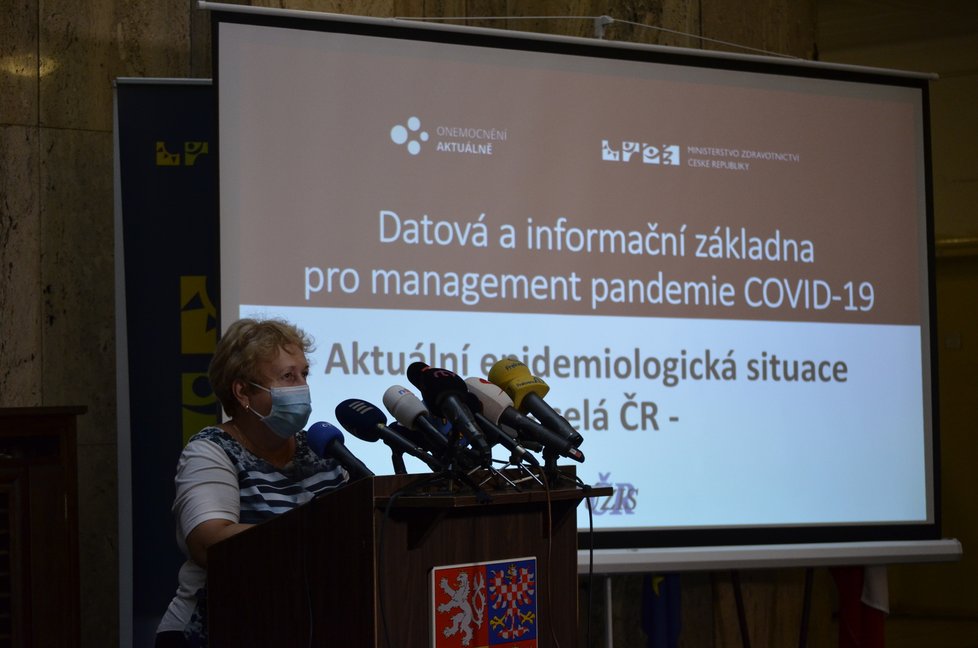 Ředitelka pražské hygienické stanice Zdeňka Jágrová na tiskové konferenci (3.8.2020)