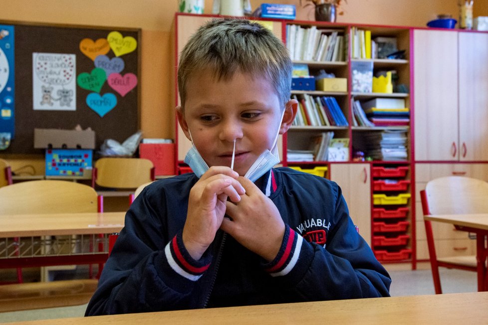 Testování na koronavirus na začátku školního roku (1. 9. 2021)