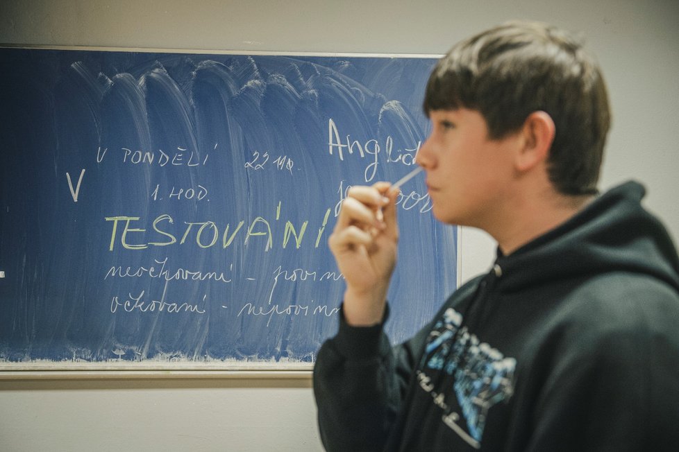 Plošné testování žáků základních a středních škol antigenními testy, 22. listopadu 2021 na střední průmyslové škole technické v Jablonec nad Nisou.