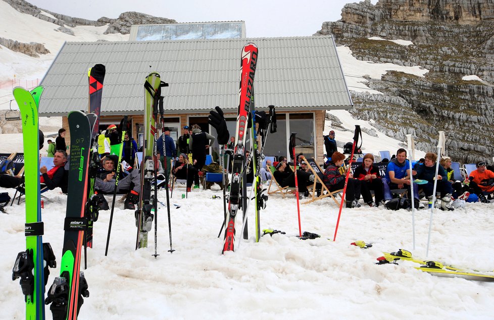 Slovinci se po pandemii koronaviru vrátili k lyžování (17. 5. 2020)