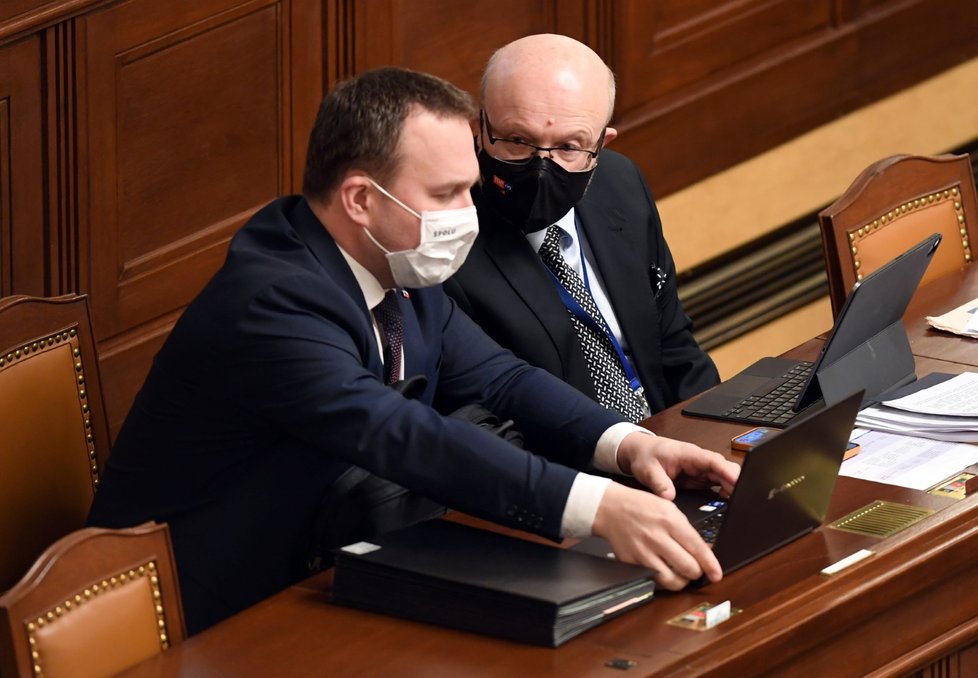 Jednání Sněmovny o novelizaci pandemického zákona: Ministr práce a sociálních věcí Marian Jurečka (KDU-ČSL) a ministr zdravotnictví Vlastimil Válek (TOP09) (1.2.2022)(1.2.2022)