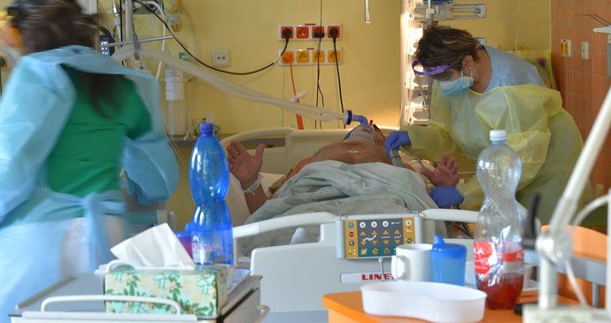 Boj s koronavirem v přetížené sokolovské nemocnici (2.3.2021)