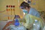 Boj s koronavirem v přetížené sokolovské nemocnici (2.3.2021)