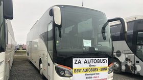 Protestní jízda 300 autobusů do Prahy na Zlatou neděli. Ministr Havlíček nepřišel, dopravce označil za vyžírky.