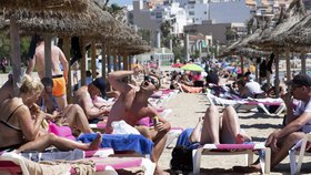 S teplým počasí ožily i pláže na Malorce (7.6.2021)