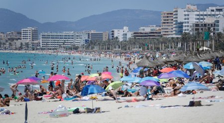Turisté v letovisku Palma de Mallorca (červenec 2021)