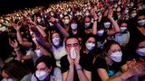 5 tisíc lidí s respirátory vyrazilo na koncert v Barceloně. Všichni měli negativní test