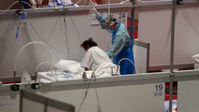 „Vyhněte se koronaviru i infarktu,“ varuje expert. Nemocnice v Madridu nezvládají nápor pacientů