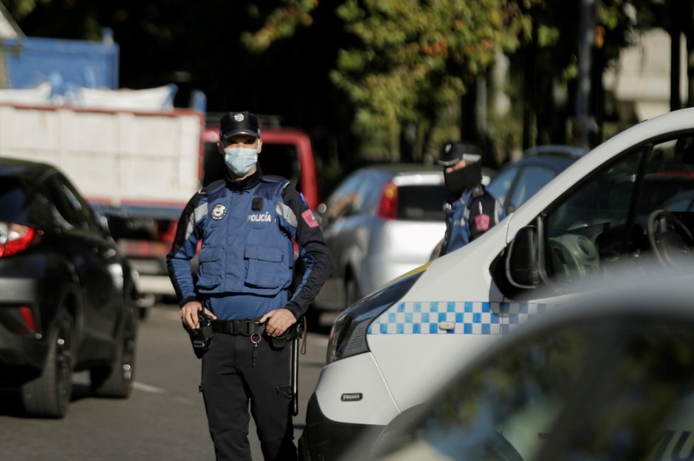 Uzavření Madridu kontroluje policie.