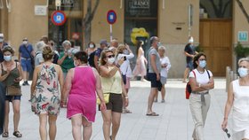 Koronavirus ve Španělsku: Turisti na Mallorce.