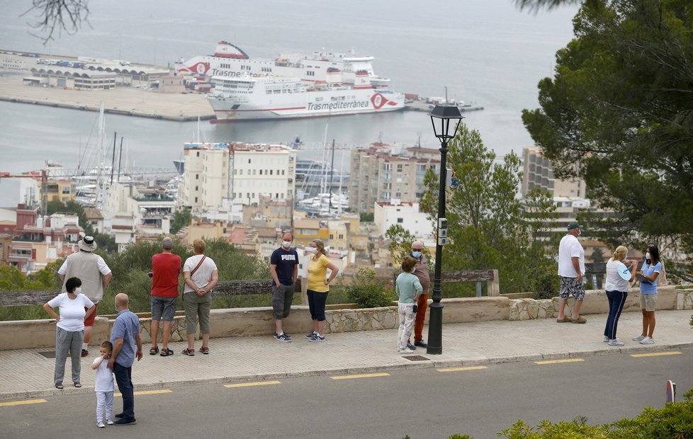 Koronavirus ve Španělksu: Turisti na Mallorce.