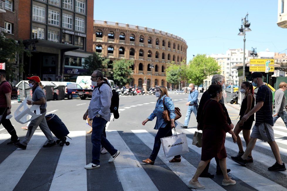 Jedna z nejpostiženějších zemí EU Španělsko rozvolňuje opatření (20. 5. 2020).