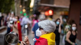 španělé musí nosit povinně roušky. Řada z nich protestuje proti vládním opatřením (22.5. 2020)