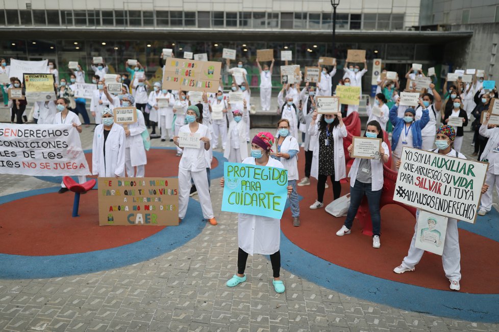 Koronavirus ve Španělsku: Protesty zdravotníků v Barceloně (13.05.2020)