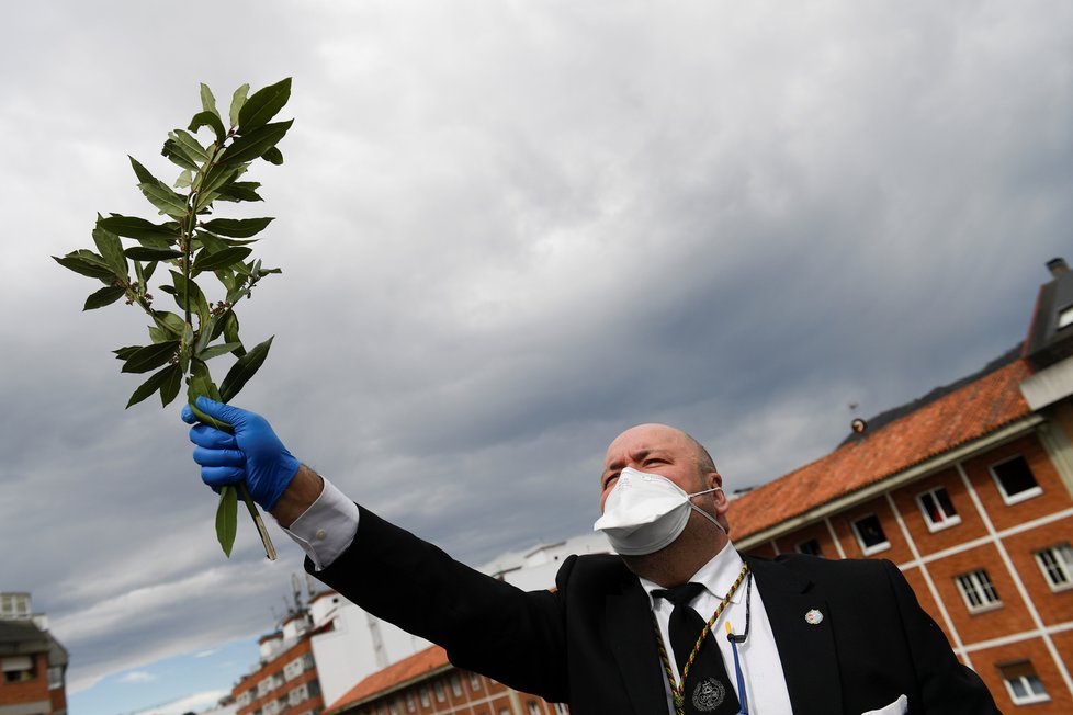 Katolické Španělsko se připravuje na Velikonoce ve stínu koronaviru (5. 4. 2020).