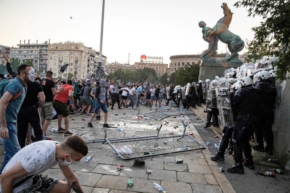 Protesty v Bělehradě.