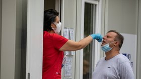 Testování na koronavirus v Bělehradě.