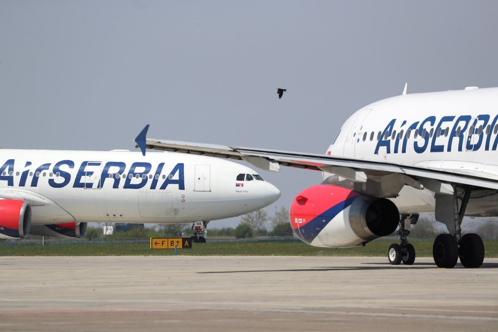 Srbsko vyslalo do Itálie čtyři letadla plná zdravotnického vybavení, včetně rukavic, roušek a ochranných obleků. (25.4.2020)