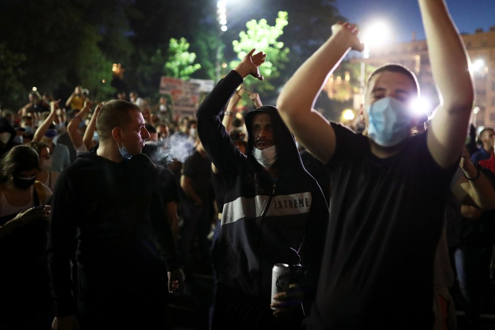 Lidé v Srbsku protestovali proti postupu vlády v době pandemie (9.7.2020)