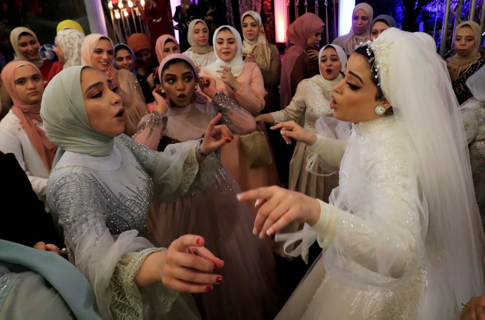 Svatba v době koronaviru: V Egyptě se mohou oslavy konat jen pod širým nebem.