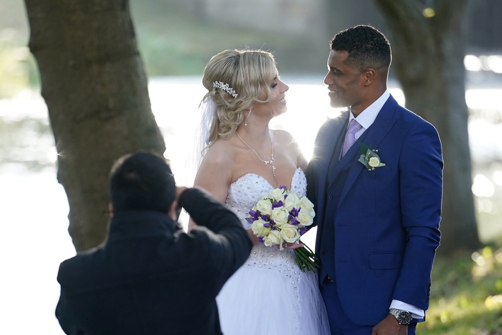 Svatba v době koronaviru: Novomanželé z Irska si na svatbu museli dlouho počkat.