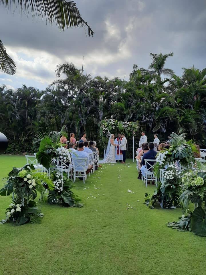 Pár si neodpustil svatbu na Bali: Koronavirem se nakazilo sedm hostů.