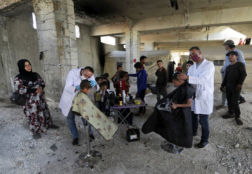 Experti se obávají rozšíření koronaviru do syrských uprchlických táborů.