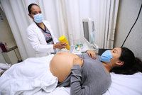 Expert pobídl k očkování v Česku i těhotné. Zvlášť ty nad 35 let, obézní nebo s cukrovkou