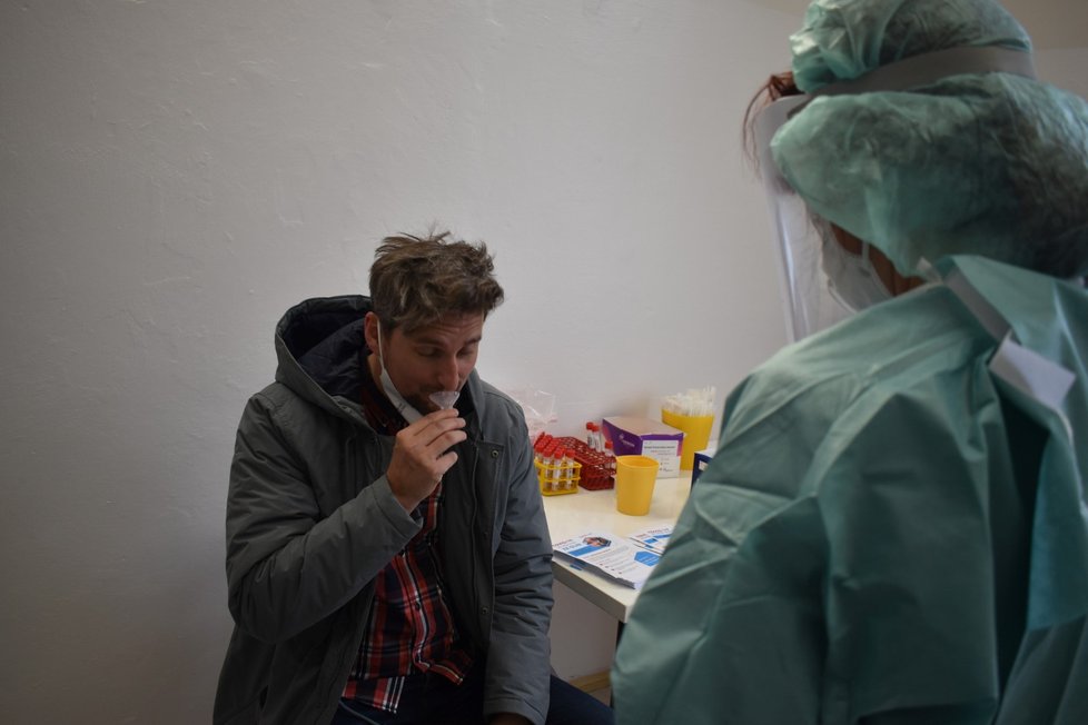 Test na koronavirus ze slin ve vítkovické nemocnici
