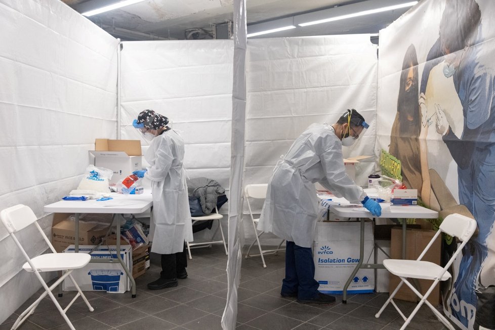 Testování na koronavirus v New Yorku (27. 12. 2021)