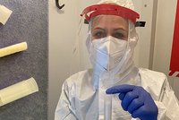 Jako cucání bonbónu: Nemocnice Znojmo testovala na covid novou metodou malé děti
