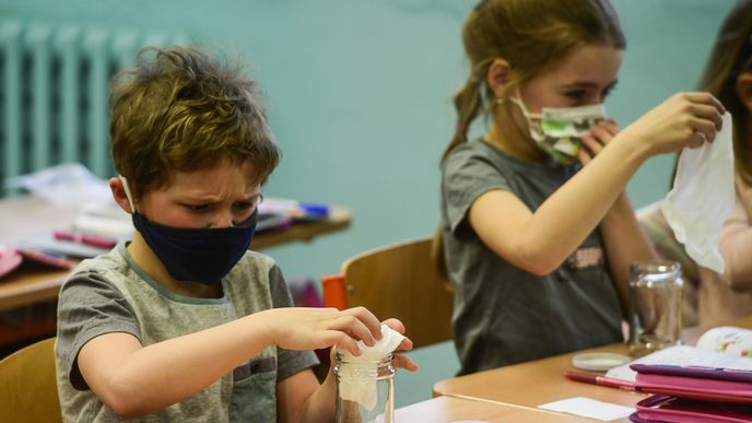 Testování žáků na koronavirus v základních školách.