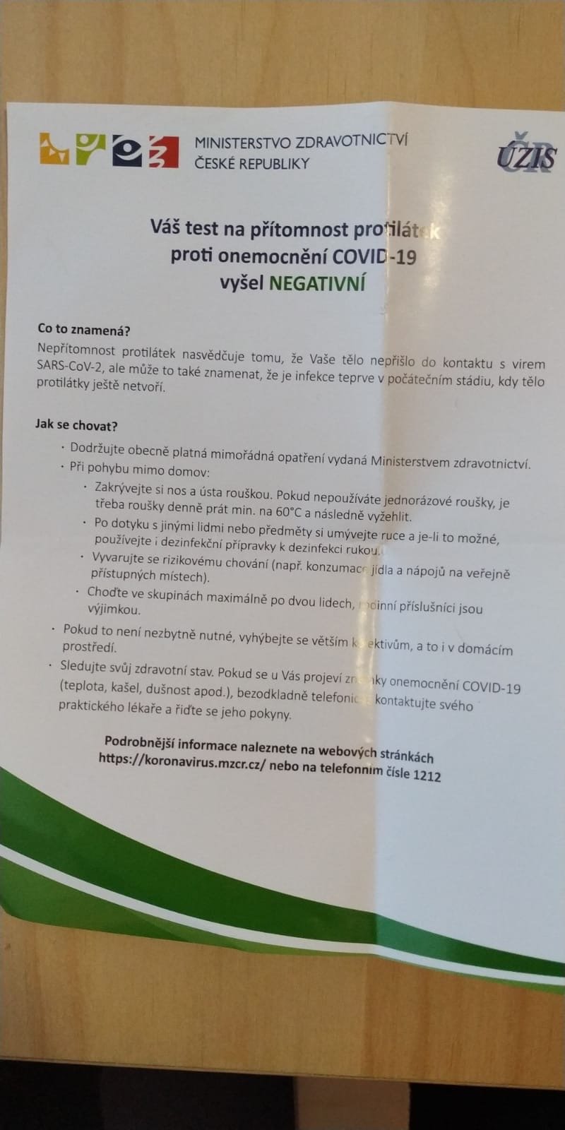 Matěj se svým synem vyrazil v Praze na plošné testování.