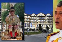 Královské manýry thajského panovníka: Z luxusní karantény v Německu si odskočil domů na opulentní party