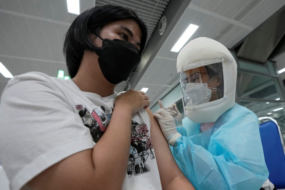 Očkování proti koronaviru v Bangkoku